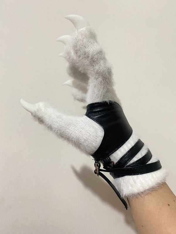 Close-fitting animal claws black